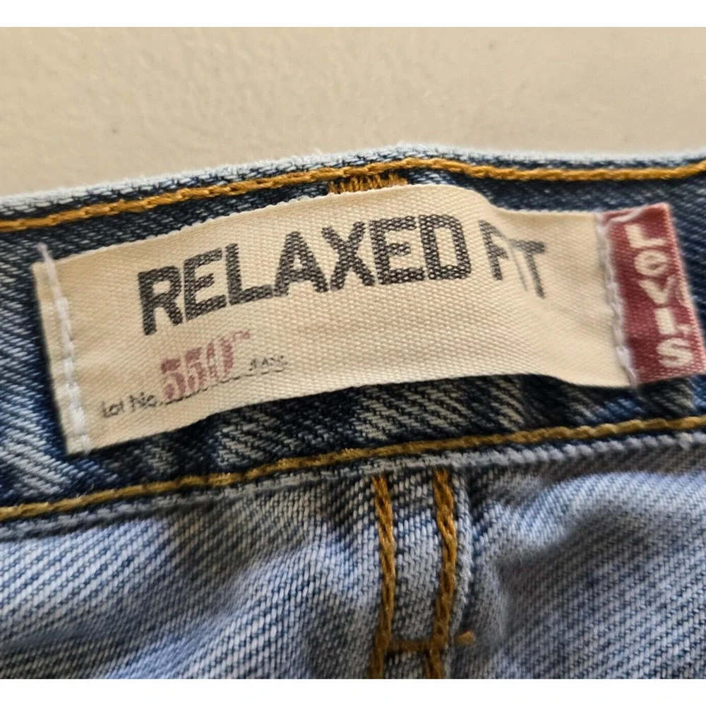 Levi's 550 Jeans Men's 42 x 31 (tag 42 x 32) Blue Light Wash Relaxed Fit Cotton